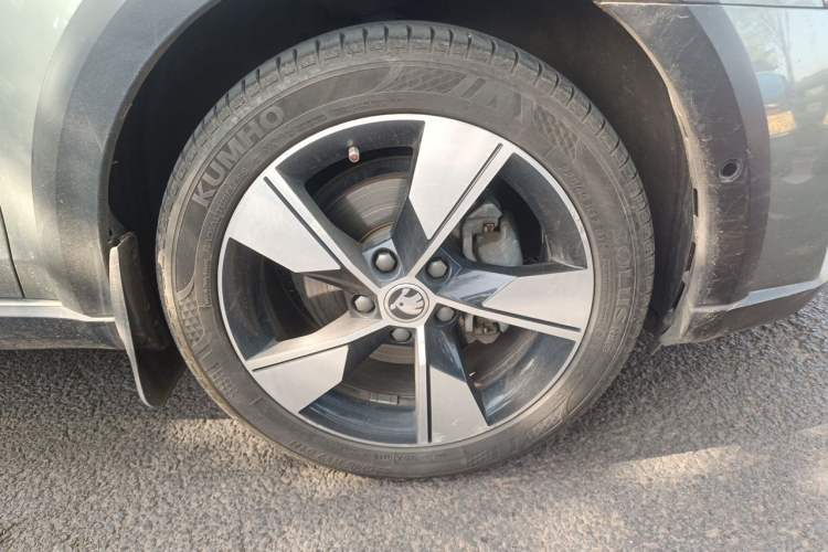 Used Skoda Octavia 2018 Station Wagon TSI280 DSG Flagship Edition Right Front Wheel Hub