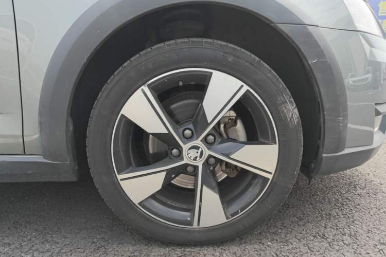 Used Skoda Octavia 2018 Station Wagon TSI280 DSG Luxury Edition Right Front Wheel Hub