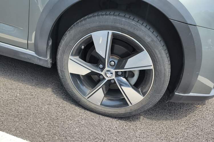 Used Skoda Octavia 2018 Station Wagon TSI280 DSG Luxury Edition Right Front Wheel Hub