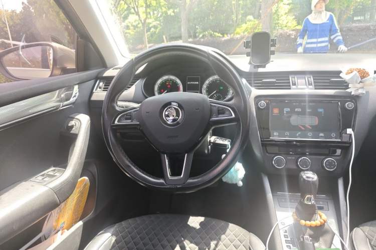 Used Skoda Octavia 2018 Station Wagon TSI230 DSG Luxury Edition Steering Wheel
