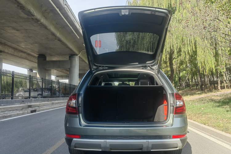 Used Skoda Octavia 2018 Station Wagon TSI280 DSG Luxury Edition Trunk