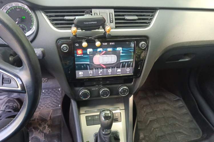 Used Skoda Octavia 2018 TSI280 DSG Luxury Edition Audio And AC Panel