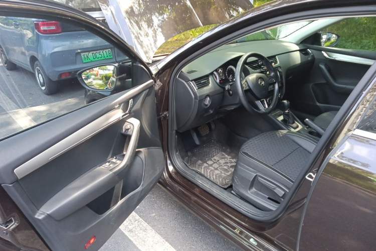 Used Skoda Octavia 2018 TSI280 DSG Luxury Edition Driver Seat