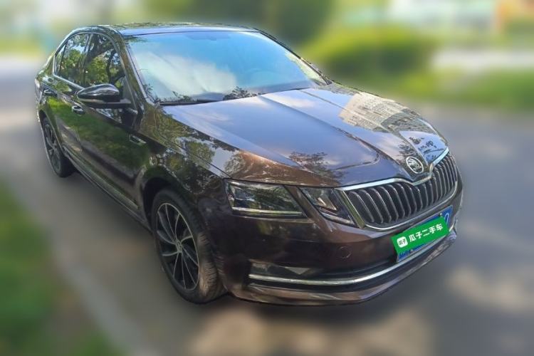Used Skoda Octavia 2018 TSI280 DSG Luxury Edition Front Right 45 Deg