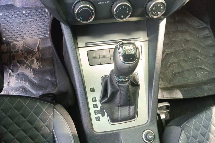 Used Skoda Octavia 2018 TSI280 DSG Luxury Edition Gear Lever