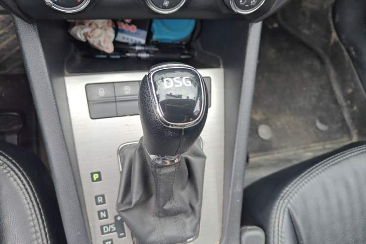 Used Skoda Octavia 2018 TSI230 DSG Comfort Edition Gear Lever