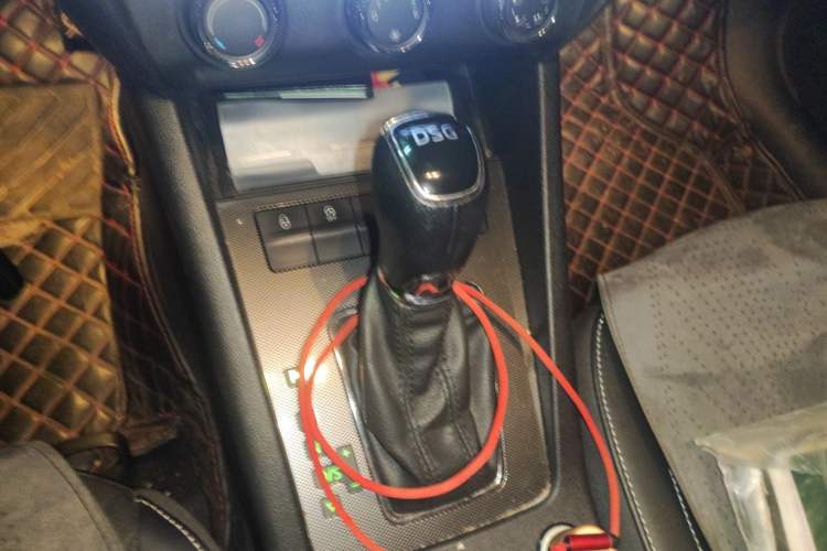 Used Skoda Octavia 2018 Station Wagon TSI230 DSG Luxury Edition Gear Lever