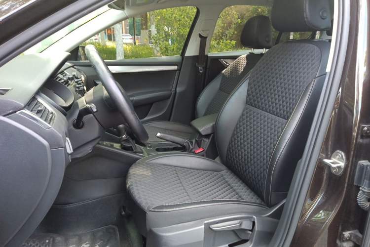 Used Skoda Octavia 2018 TSI280 DSG Luxury Edition Left Front Seat