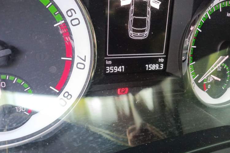 Used Skoda Octavia 2018 TSI280 DSG Luxury Edition Odometer Close Up