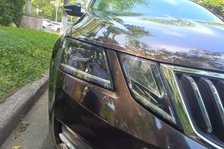 Used Skoda Octavia 2018 TSI280 DSG Luxury Edition Right Front Headlight