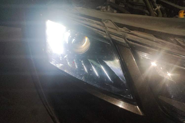 Used Skoda Octavia 2018 Station Wagon TSI230 DSG Luxury Edition Right Front Headlight