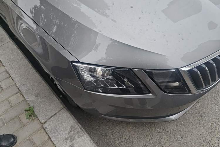 Used Skoda Octavia 2018 TSI230 DSG Comfort Edition Right Front Headlight
