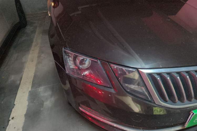 Used Skoda Octavia 2018 TSI230 DSG Luxury Edition Right Front Headlight