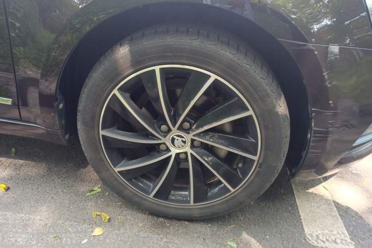 Used Skoda Octavia 2018 TSI280 DSG Luxury Edition Right Front Wheel Hub