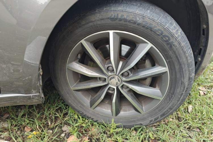 Used Skoda Octavia 2018 TSI230 DSG Comfort Edition Right Front Wheel Hub