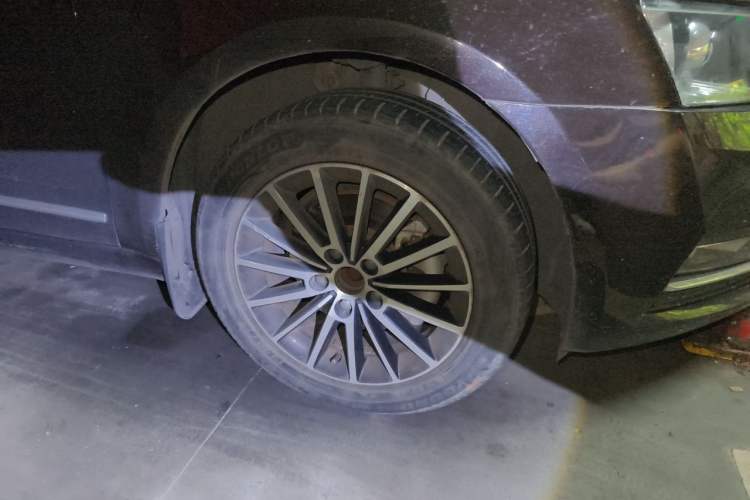 Used Skoda Octavia 2018 TSI230 DSG Luxury Edition Right Front Wheel Hub
