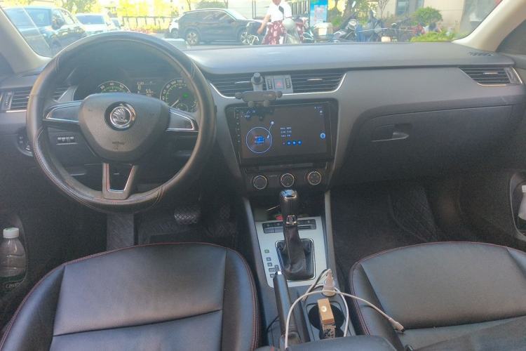 Used Skoda Octavia 2018 TSI230 DSG Comfort Edition Center Console