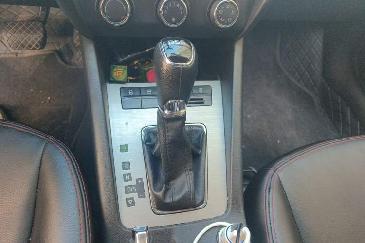 Used Skoda Octavia 2018 TSI230 DSG Comfort Edition Gear Lever