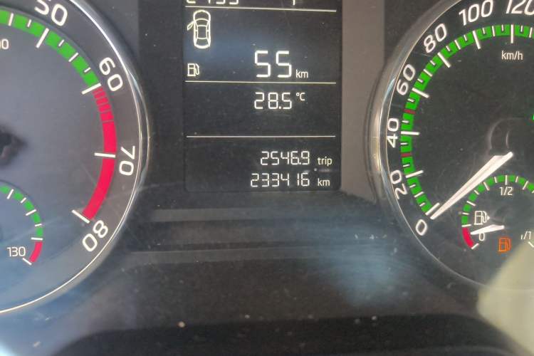 Used Skoda Octavia 2018 TSI230 DSG Comfort Edition Odometer Close Up