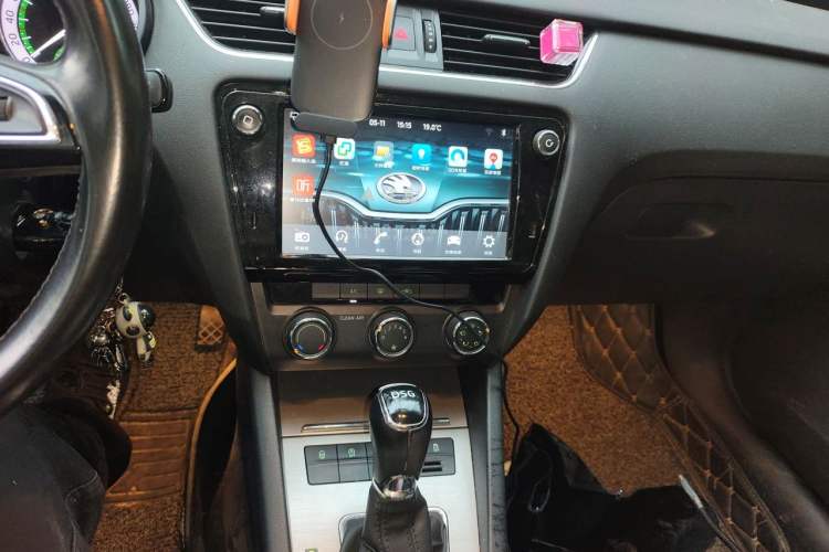 Used Skoda Octavia 2018 TSI280 DSG Luxury Edition Audio And AC Panel