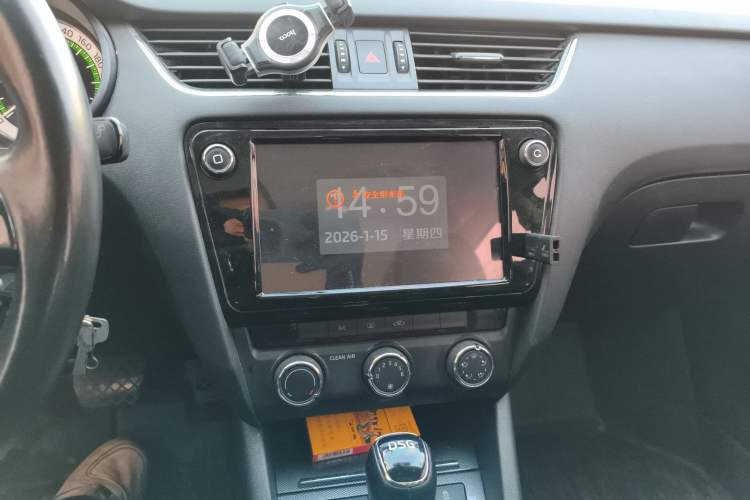 Used Skoda Octavia 2018 Station Wagon TSI230 DSG Luxury Edition Audio And AC Panel
