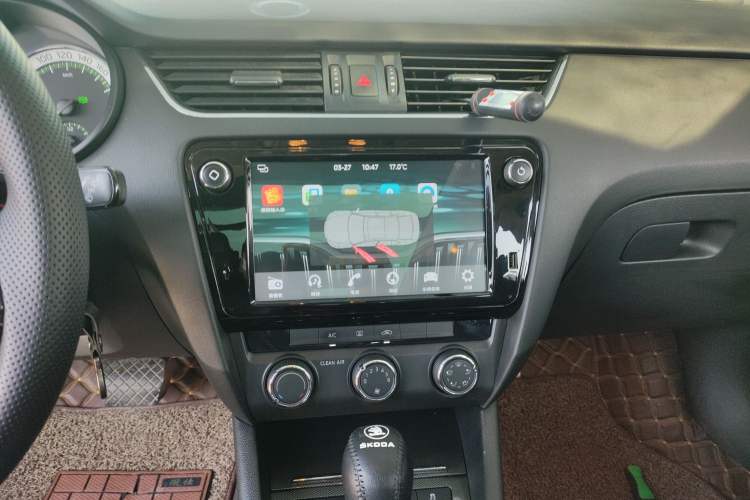 Used Skoda Octavia 2018 Station Wagon TSI230 DSG Luxury Edition Audio And AC Panel