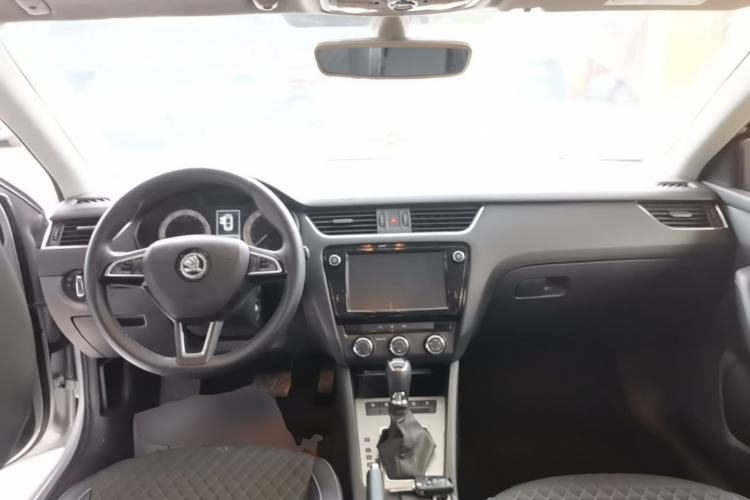 Used Skoda Octavia 2018 TSI230 DSG Luxury Edition Center Console