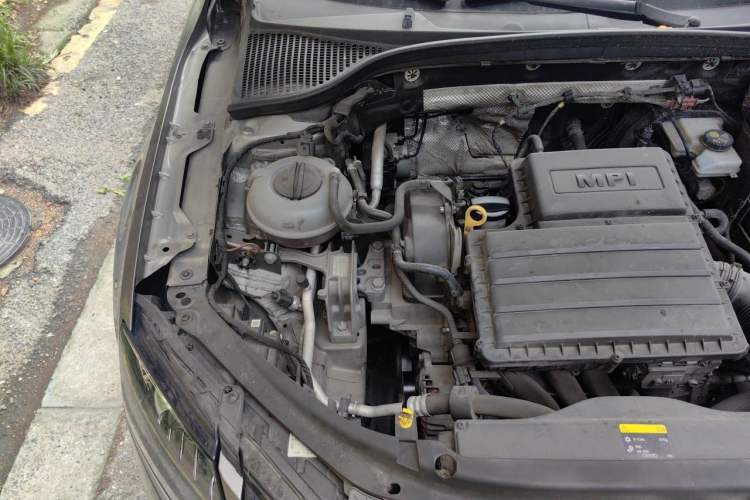 Used Skoda Octavia 2018 1.6L Automatic Luxury Edition Engine Bay Right