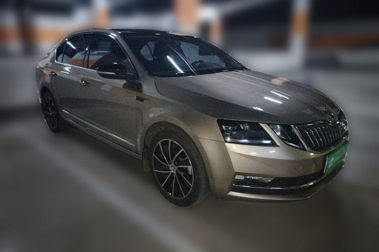 Used Skoda Octavia 2018 TSI280 DSG Luxury Edition Front Right 45 Deg