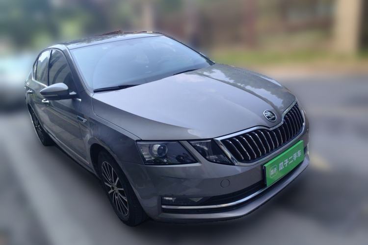 Used Skoda Octavia 2018 1.6L Automatic Luxury Edition Front Right 45 Deg