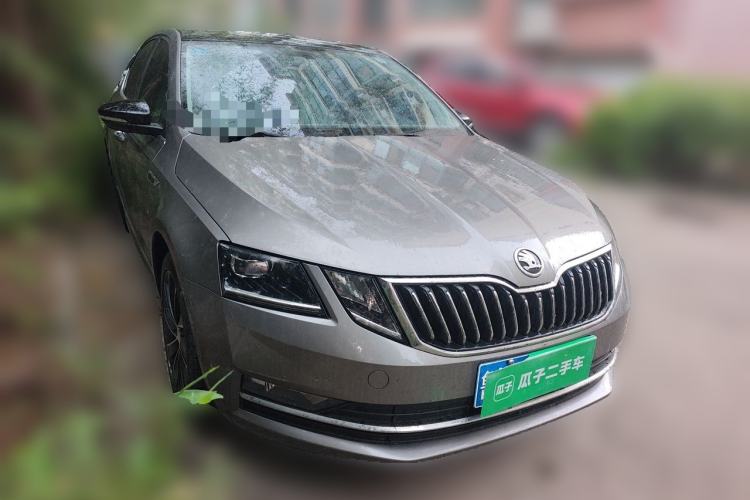 Used Skoda Octavia 2018 TSI280 DSG Luxury Edition Front Right 45 Deg