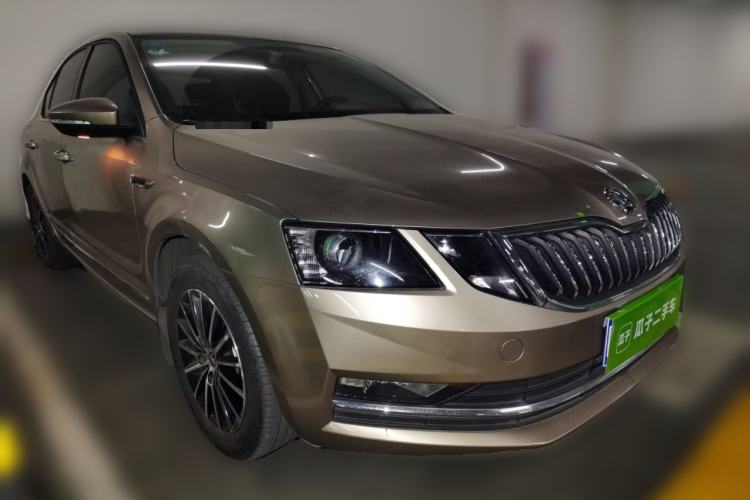 Used Skoda Octavia 2018 1.6L Automatic Luxury Edition Front Right 45 Deg