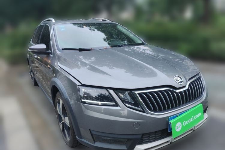 Used Skoda Octavia 2018 Station Wagon TSI280 DSG Flagship Edition Front Right 45 Deg