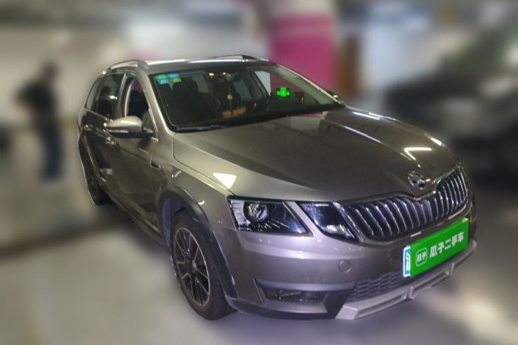 Used Skoda Octavia 2018 Station Wagon TSI230 DSG Luxury Edition Front Right 45 Deg