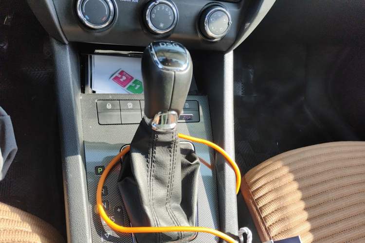 Used Skoda Octavia 2018 Station Wagon TSI280 DSG Luxury Edition Gear Lever