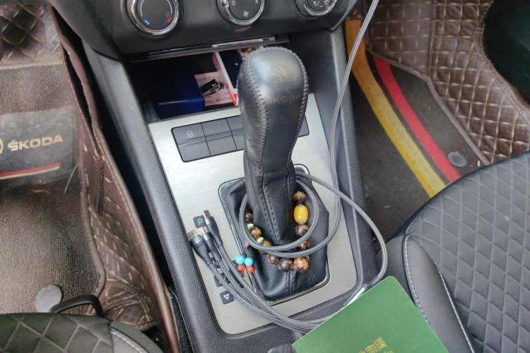 Used Skoda Octavia 2018 1.6L Automatic Luxury Edition Gear Lever