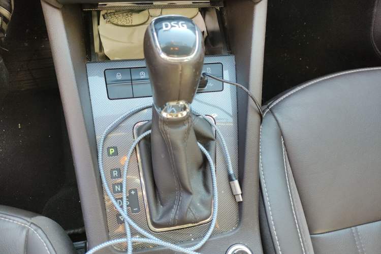Used Skoda Octavia 2018 Station Wagon TSI280 DSG Flagship Edition Gear Lever