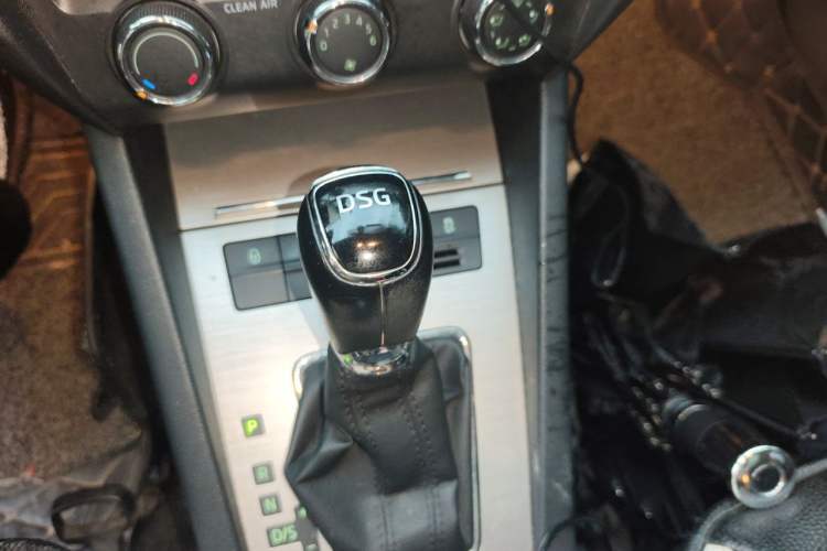 Used Skoda Octavia 2018 TSI280 DSG Luxury Edition Gear Lever