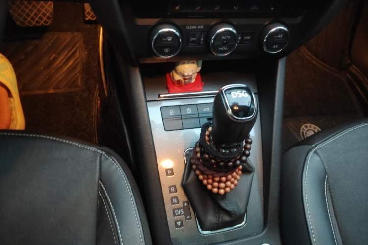 Used Skoda Octavia 2018 Station Wagon TSI280 DSG Flagship Edition Gear Lever