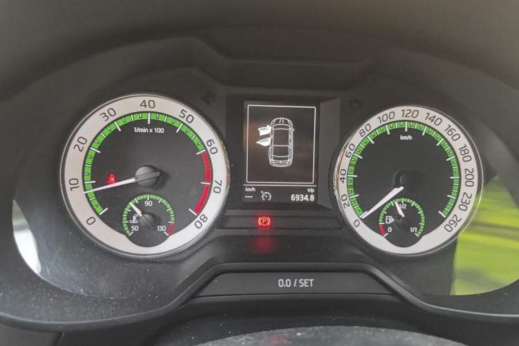 Used Skoda Octavia 2018 1.6L Automatic Luxury Edition Instrument Cluster