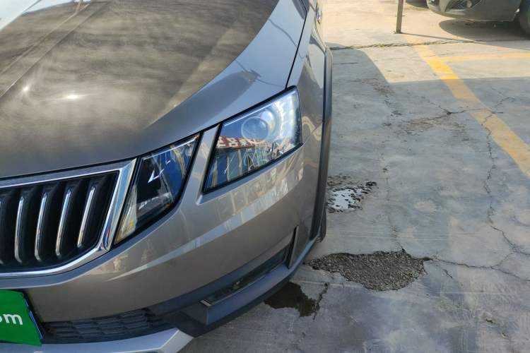 Used Skoda Octavia 2018 Station Wagon TSI230 DSG Luxury Edition Left Front Headlight