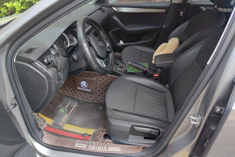 Used Skoda Octavia 2018 1.6L Automatic Luxury Edition Left Front Seat