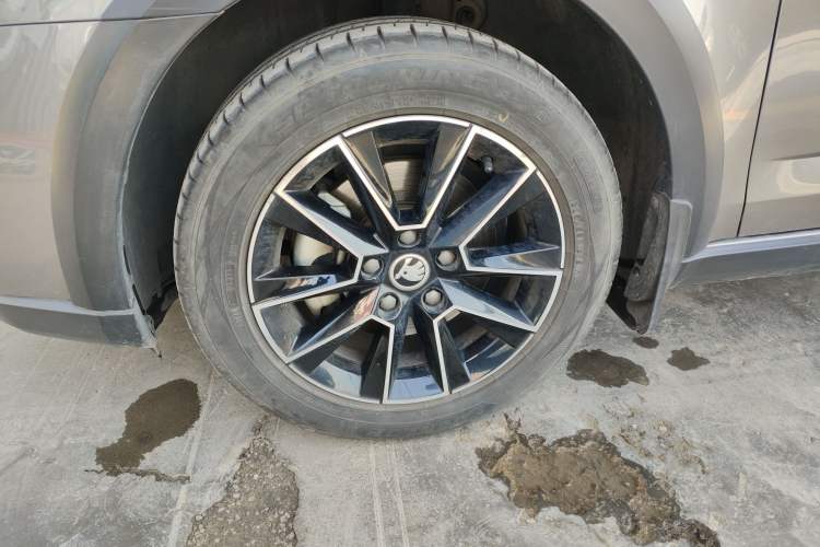 Used Skoda Octavia 2018 Station Wagon TSI230 DSG Luxury Edition Left Front Wheel Hub
