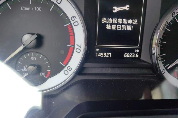 Used Skoda Octavia 2018 1.6L Automatic Luxury Edition Odometer Close Up