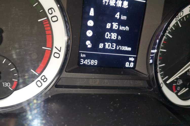 Used Skoda Octavia 2018 1.6L Automatic Luxury Edition Odometer Close Up