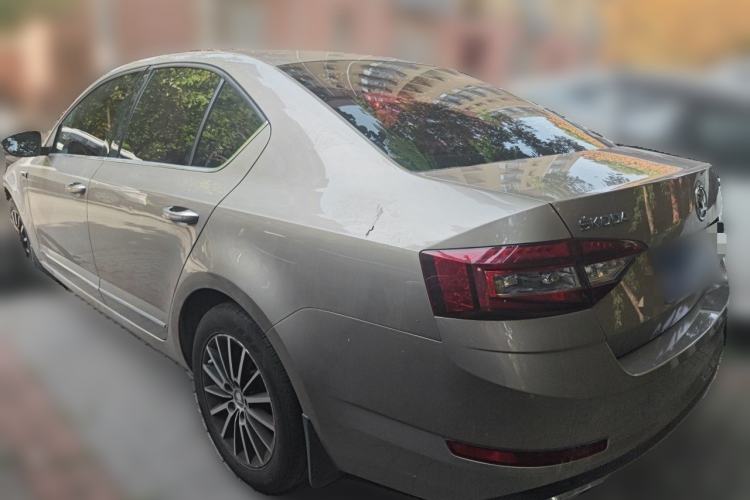 Used Skoda Octavia 2018 1.6L Automatic Luxury Edition Rear Left 45 Deg