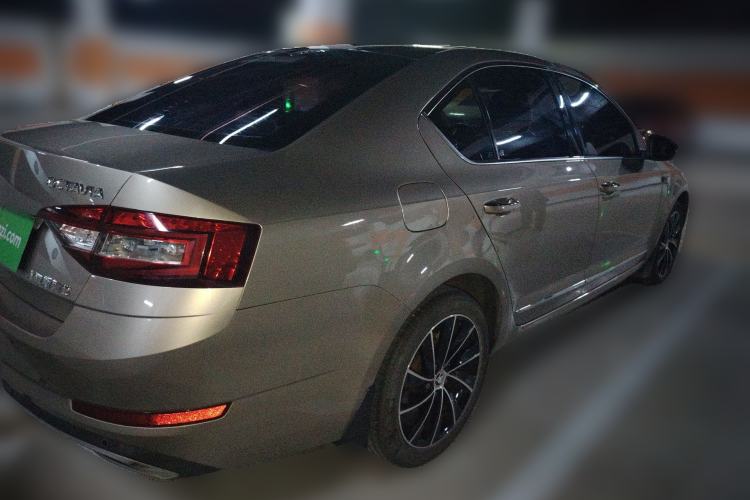 Used Skoda Octavia 2018 TSI280 DSG Luxury Edition Rear Right 45 Deg