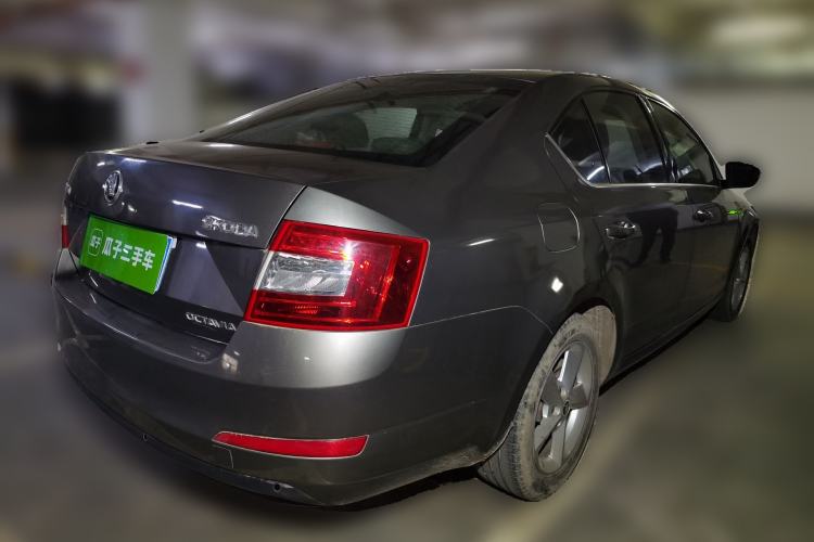Used Skoda Octavia 2018 1.6L Automatic Luxury Edition Rear Right 45 Deg