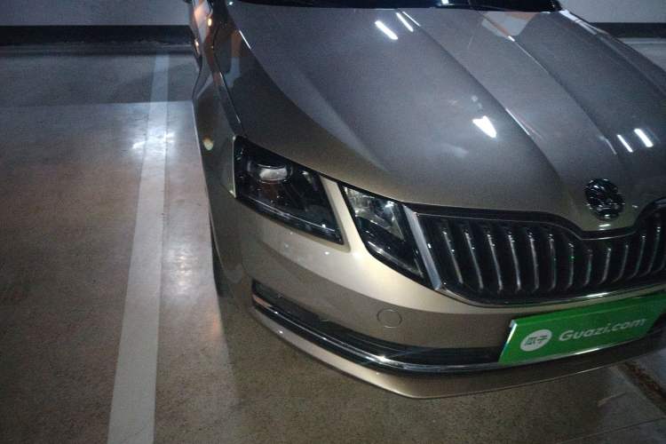 Used Skoda Octavia 2018 TSI280 DSG Luxury Edition Right Front Headlight