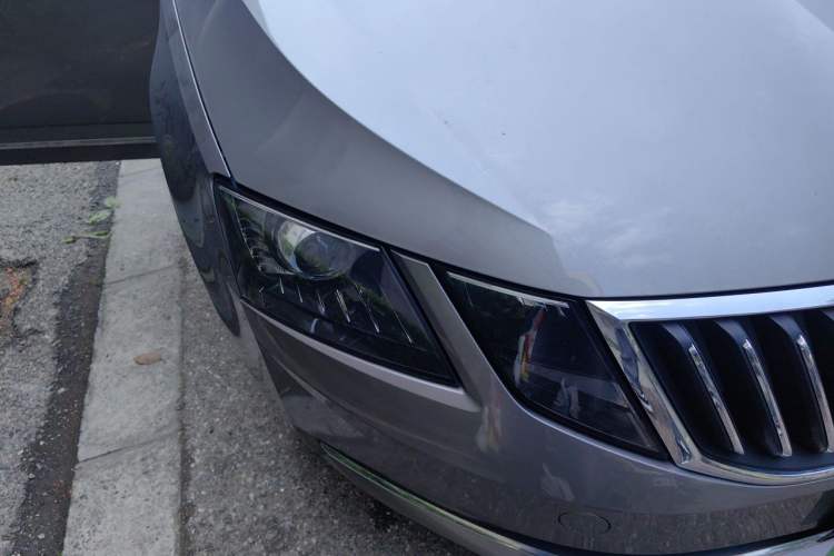 Used Skoda Octavia 2018 1.6L Automatic Luxury Edition Right Front Headlight